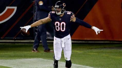 WATCH: Bears TE Jimmy Graham is an Incredible Skydiver