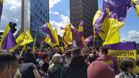 Iu Berl N Celebra El Xito De La Campa A Deutsche Wohnen Co