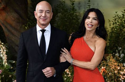 Tỷ phú Jeff Bezos chi hơn 75 triệu USD để thỏa mãn sở thích của bạn gái