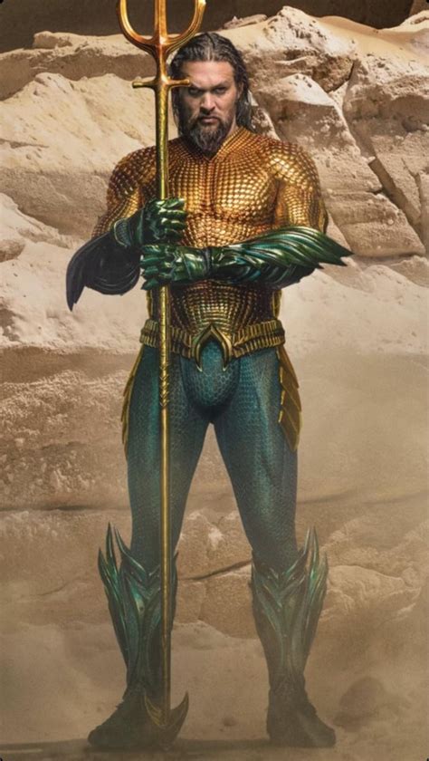 First Look At Jason Momoa As Aquaman In His Regular Suit And His New