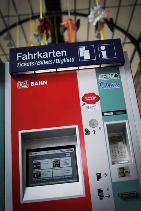 Frau F Llt Mit Promille Gegen Ticketautomaten Deutschland Und