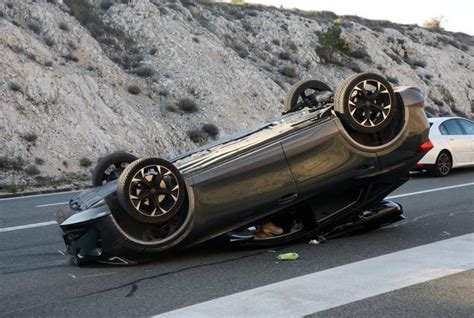 U sudaru na magistrali kod Šibenika auto završio na krovu 24sata