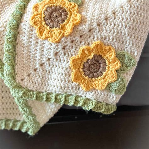 Crochet Sunflower Blanket Pattern - thecaffeinatedsnail.com