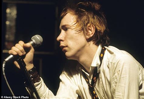 The Sex Pistols Steve Jones Doesn T Understand Why John Lydon Is Upset