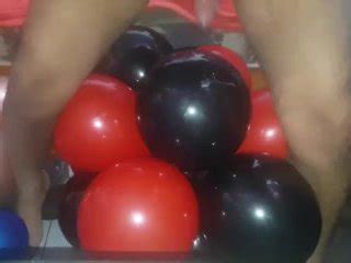 坐下暨黑色气球簇 Pornhub Gay