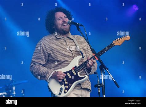 Gitarrist Und S Nger Joseph Mount F R Metronomy Auf Der Lovell B Hne