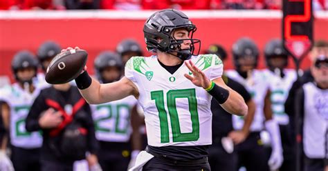 Oregon S Bo Nix Named A Finalist For Johnny Unitas Golden Arm Award On3