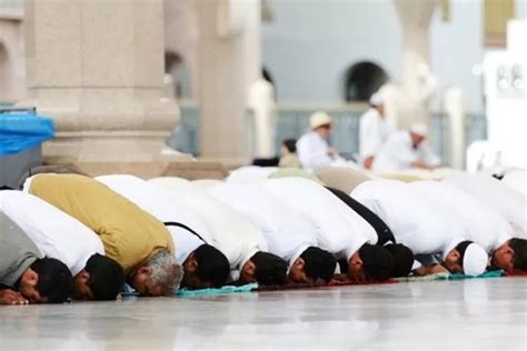 Masih Bingung Step By Step Sholat Jumat Simak Berikut Bacaan Niat Doa