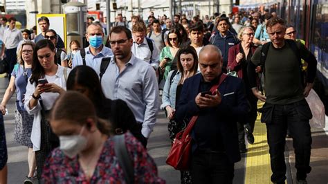 La mayor huelga ferroviaria de los últimos 30 años paraliza Reino Unido