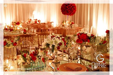 Boda Rojo Blanco Y Dorado Nestro Gamez Rosas Claveles Centros De Mesa Guatemala Boda En