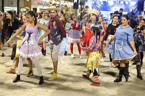 Cerca de 15 mil pessoas prestigiaram a Festa Junina na Praça da Bíblia