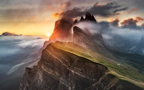 Fondos de pantalla Dolomitas montaña niebla nubes Alpes salida del