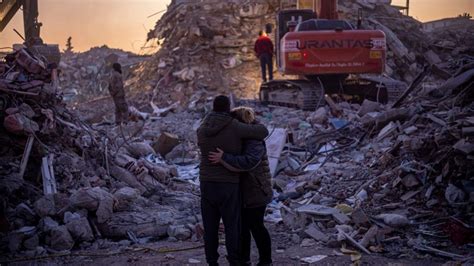 Erdbeben In T Rkei Und Syrien Zahl Der Toten Steigt Auf Mehr Als