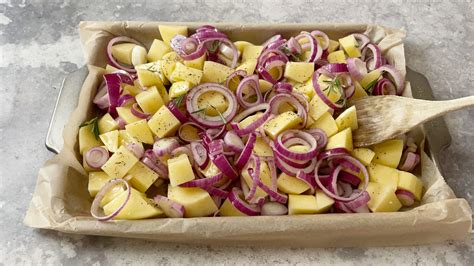 Patate E Cipolle Al Forno La Ricetta Del Contorno Semplice E Gustoso