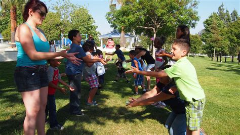 Educa O F Sica Jogos E Brincadeiras Populares Conex O Escola Sme