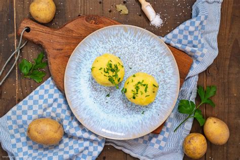 Kartoffelknödel selber machen so gelingt s garantiert tastybits de