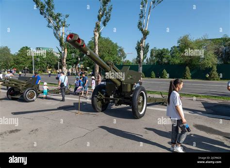 Bishkek Kyrgyzstan May 9 2022 Old Soviet Union Howitzer On A