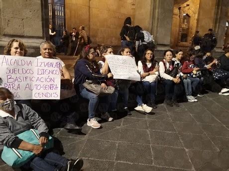 Profesoras De Cendi S Toman El Z Calo En Protesta Por Mejores Salarios