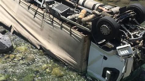 Muere un camionero de Zaragoza al caer al río Cinca en la A 138 en