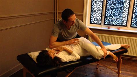 Massage Thai Sur Table Séquence De Mobilisation Et étirements