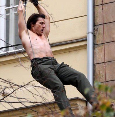 Tom Cruise A Torso Nudo Sul Set Di Mission Impossible 4 178111