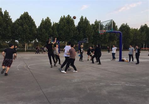 计算机学院在禹州实习实训基地开展以“发扬体育精神，展示青春风采”为主题的体育友谊赛