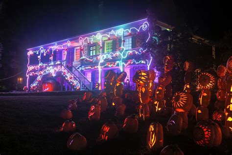 15 Over-the-Top Halloween Displays From Across America | Stacker