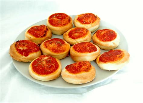 Pizzette Al Pomodoro Ideali Per Un Buffet La Cucina Dello Stivale