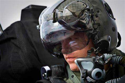 The Mind-Blowing $560,000 F-35 Fighter Jet Helmet