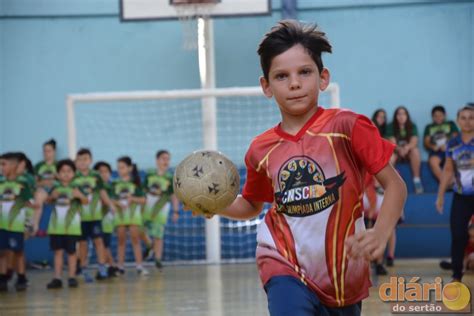 VÍDEO FOTOS Jogos Escolares promovem confraternização entre alunos em