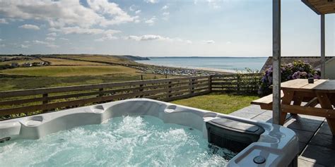 These cottages with hot tubs will make you want to book a staycation