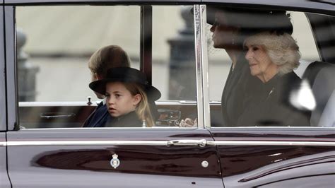 Darum salutierte Prinz Harry beim Staatsbegräbnis der Queen nicht GMX