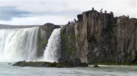 Fabulous Photo Tours of Icelandic Waterfalls