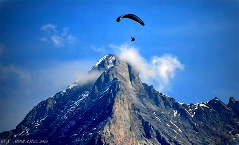 Flying High | Para gliders in the Bernese Alps Switzerland. … | Flickr