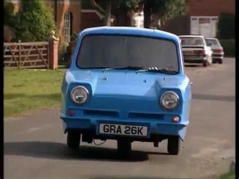 kereta biru mr bean - Trevor May