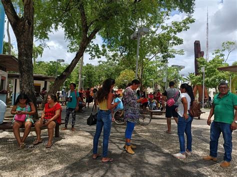 Moradores de área de invasão protestam em Rio Branco e pedem