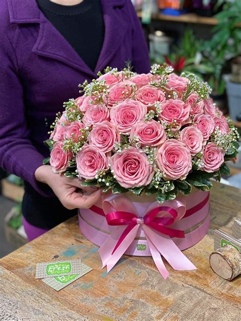 Delicate Love Premium Pink Roses With Filling In A Hat Box Buy In