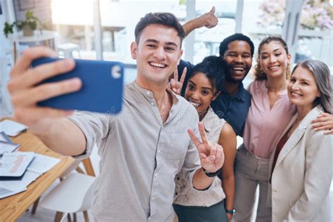 Selfie Diversidade E Trabalhe Em Equipe Pessoas De Negócios Felizes