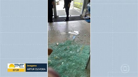 Vídeo Bandidos assaltam agência do Banco do Brasil em Taquaritinga do