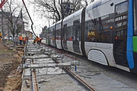 W Szczecinie trwa przebudowa torowiska na Pl Zwycięstwa Transport