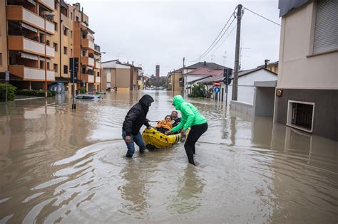 Un Temporal De Lluvia Causa Graves Inundaciones En El Norte De Italia