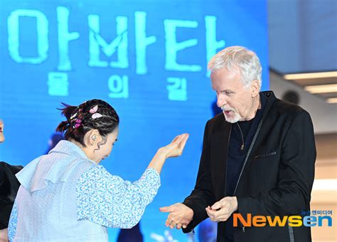 박경림 ‘i See You 인사에 제임스 카메론 ‘깜짝 포토엔hd 손에 잡히는 뉴스 눈에 보이는 뉴스 뉴스엔