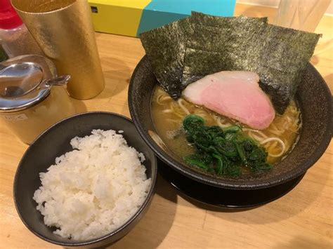 『豚骨醤油ラーメン＋半ライス』麺家 燻のレビュー ラーメンデータベース