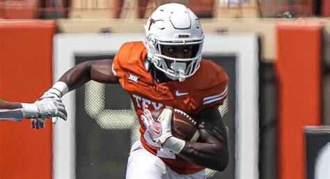 Injury report for No. 4 Texas vs. Wyoming: RB CJ Baxter, LB Morice ...