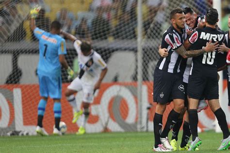 Gola O De D Tolo Galo Vence O Vasco No Maracan V Deo Dailymotion