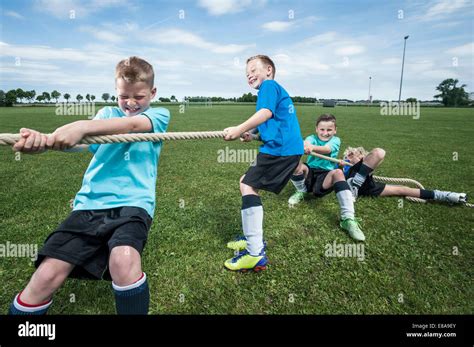 Kids tug of war hi-res stock photography and images - Alamy