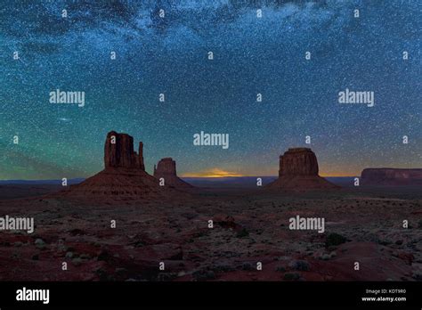 Monument valley night sky hi-res stock photography and images - Alamy