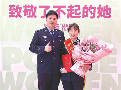 理解支持和包容 致敬“警察蓝”背后的“巾帼红”南宁市新浪财经新浪网