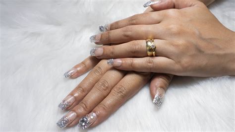 What You Need To Know Before Getting Gel Nail Extensions