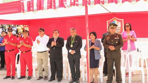 Instituciones Educativas Participan Del Concurso De Desfile C Vico